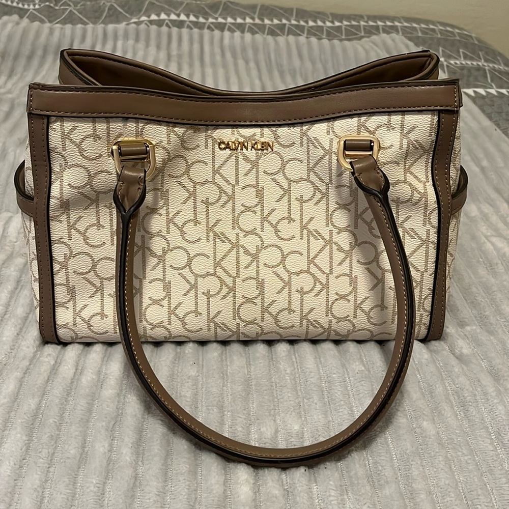 EUC Calvin Klein handbag